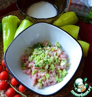 Запечённые фаршированные перцы