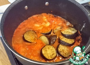 Баклажан с масляными бобами и яйцами