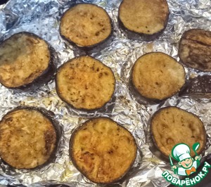 Баклажан с масляными бобами и яйцами