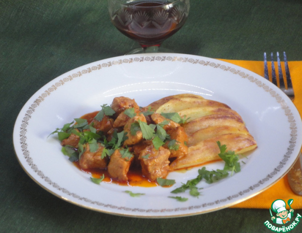 Венгерский гуляш с вином