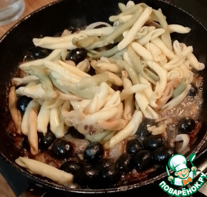 Паста с сардинами, анчоусами и маслинами