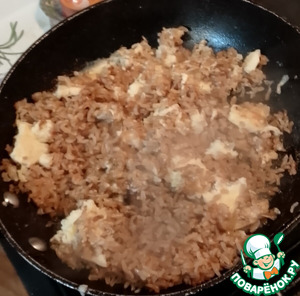 Жареный рис с крабом и яйцом