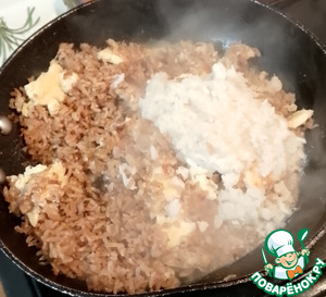 Жареный рис с крабом и яйцом